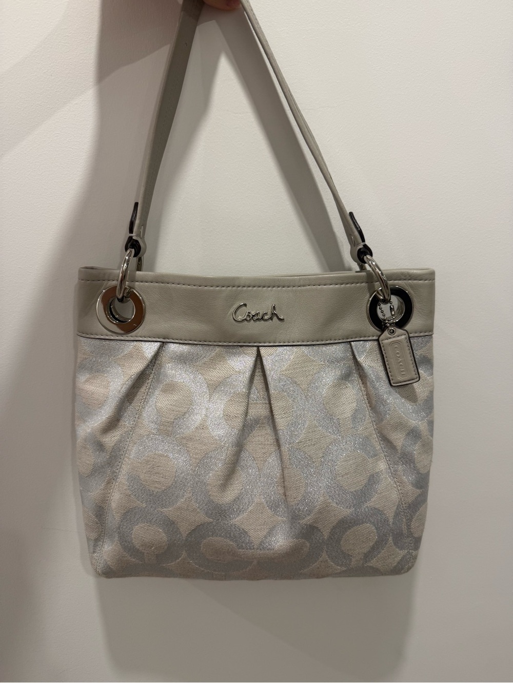 Vintage y2k coach shoulder bag, silver/ gray and purple interior
